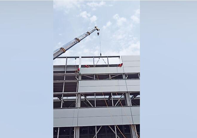 防墜器使用于外墻施工高空作業(yè)中.jpg