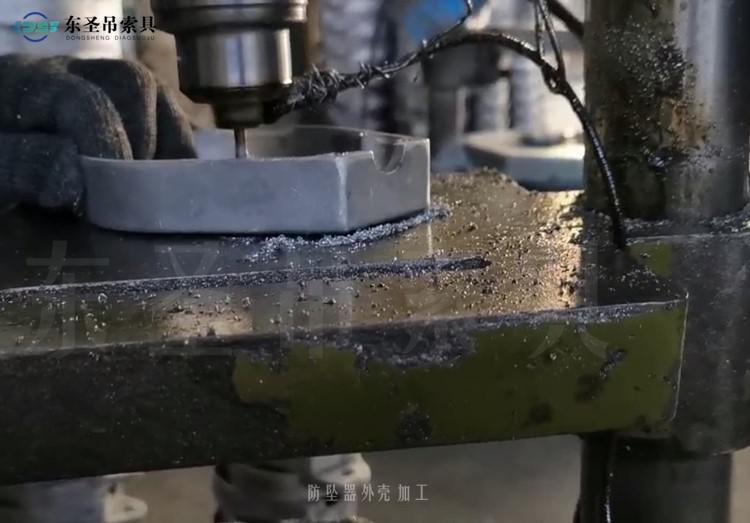 通過(guò)高空作業(yè)人體防墜器表面情況對(duì)其做一個(gè)基本的質(zhì)量判斷